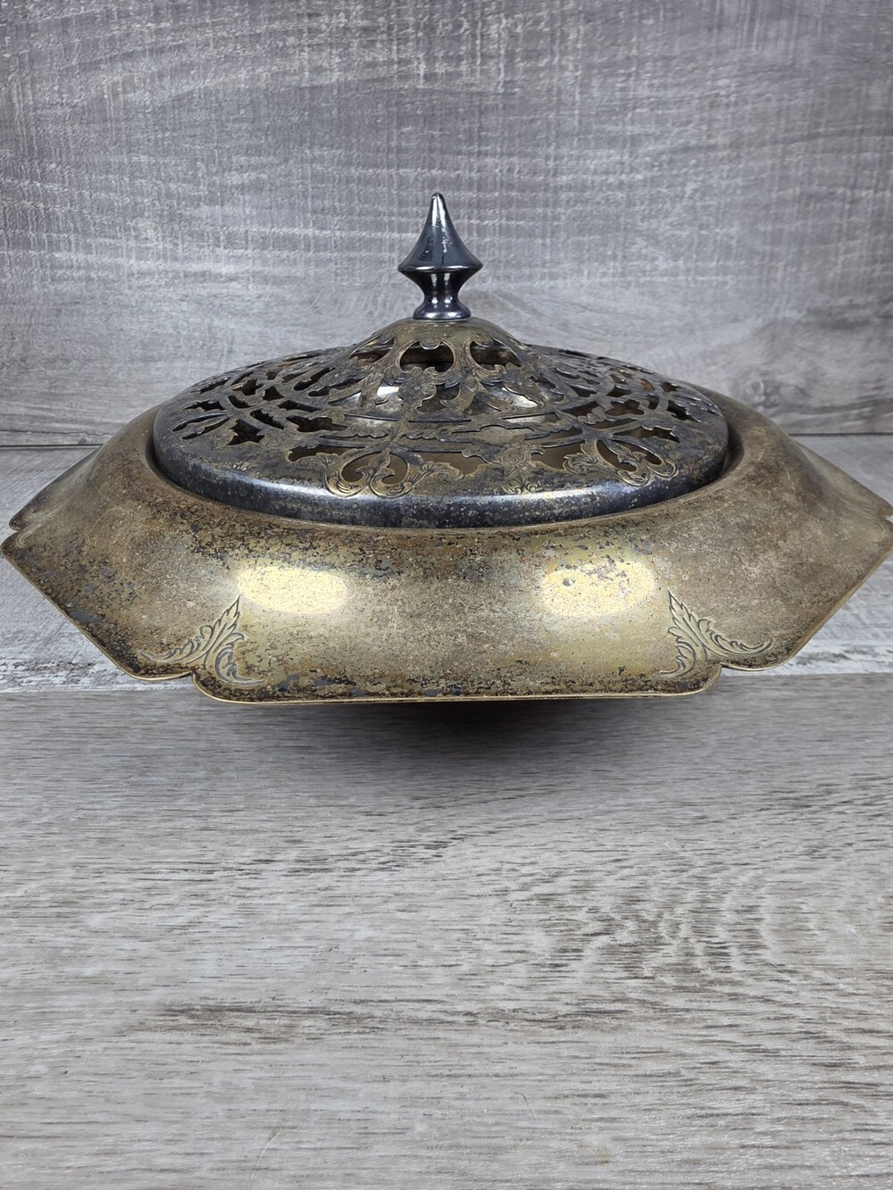Antique Middletown Silverware Co Pierced Lid Covered Candy Fruit Bowl #5155 g33